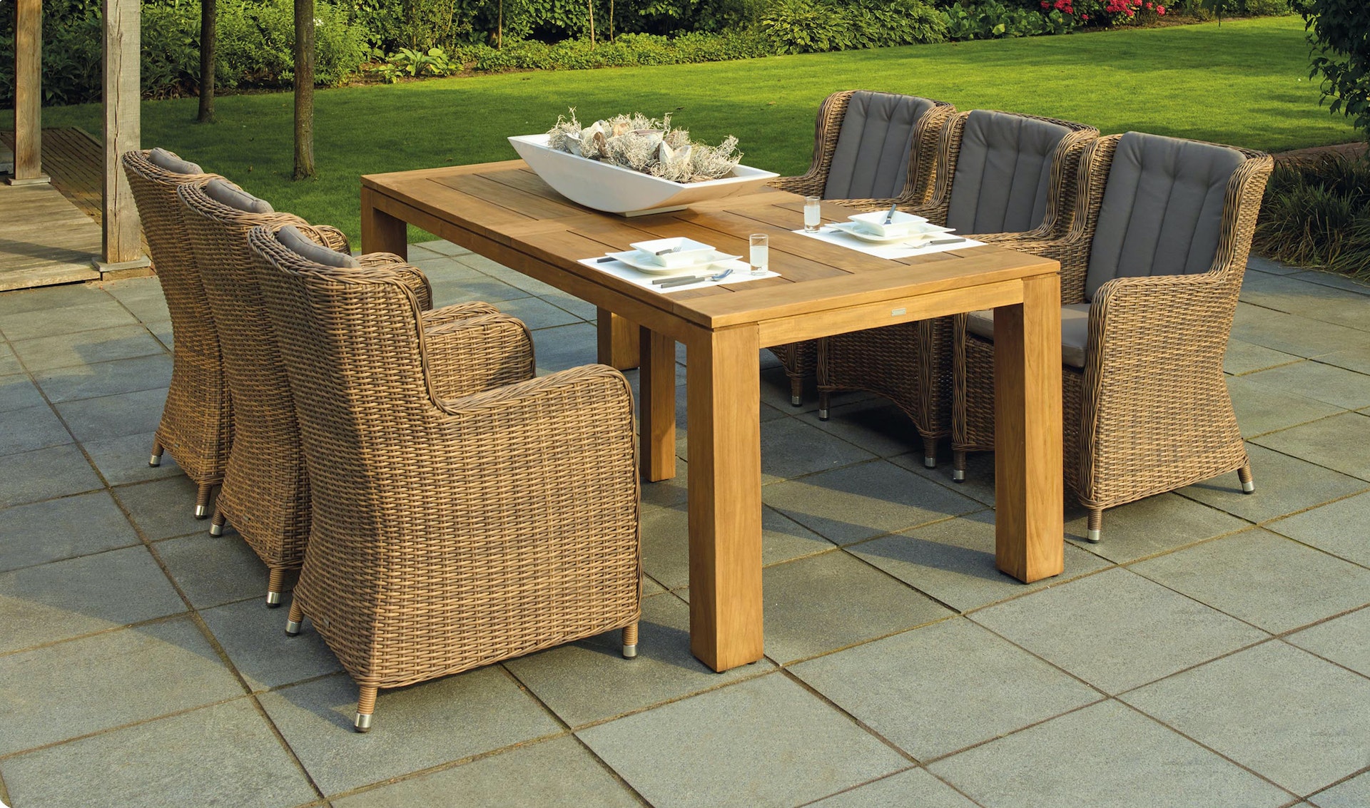 Tips on How to Choose the Best Outdoor Furniture for Your Garden